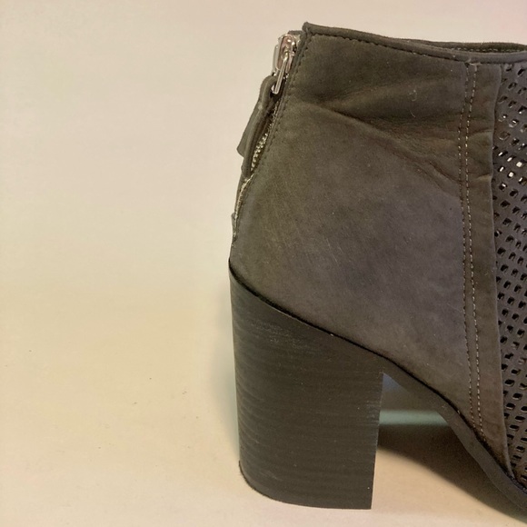 Steve Madden Grey Suede Heeled Ankle Booties size 9 - Picture 3 of 11